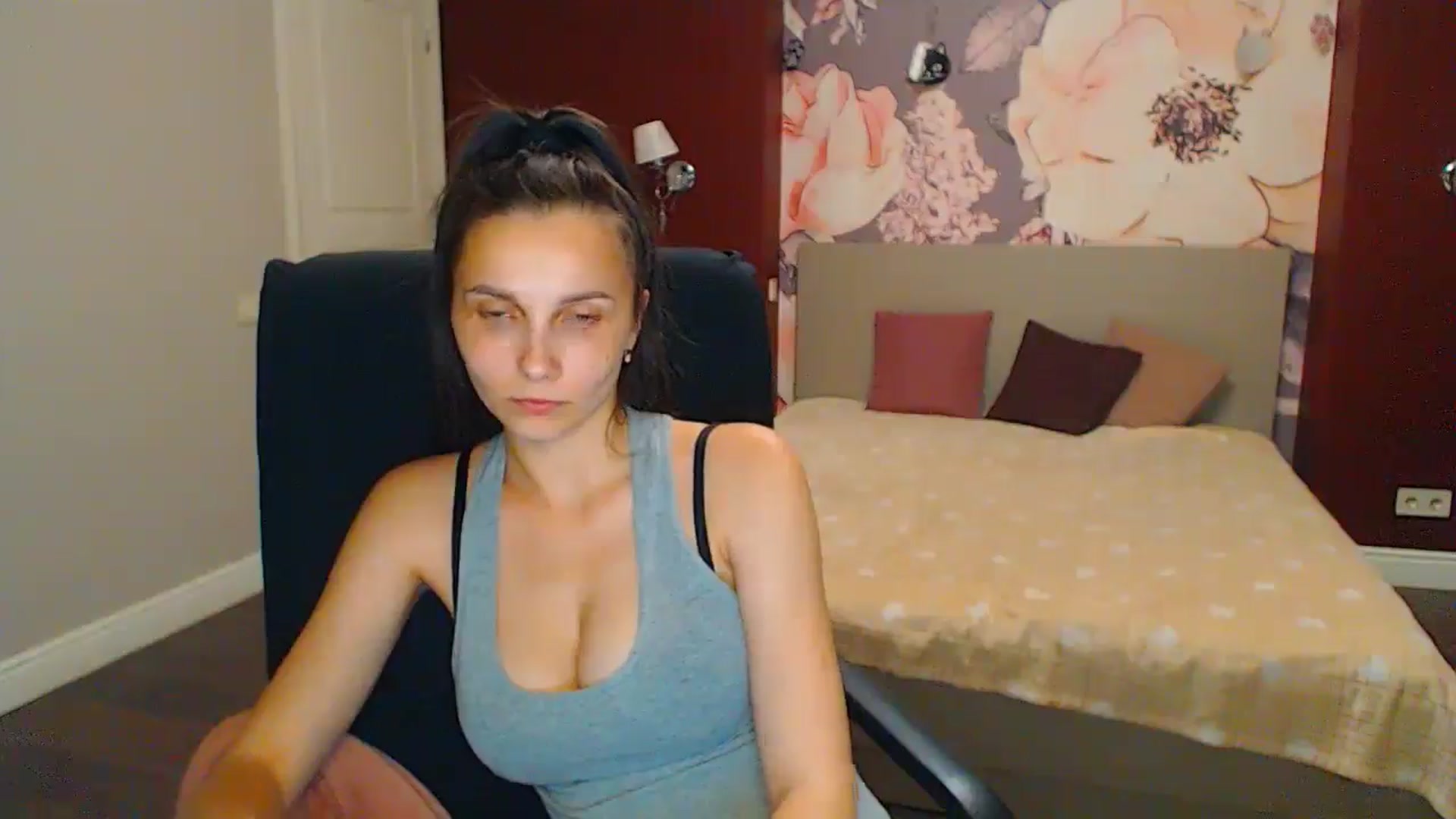 Gallery image thumbnail from Karina_Mils's myfreecams stream on, 06/30/2024, 20:40 image 16 of 20