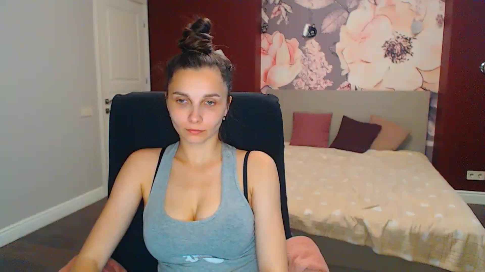 Gallery image thumbnail from Karina_Mils's myfreecams stream on, 07/01/2024, 07:36 image 17 of 20