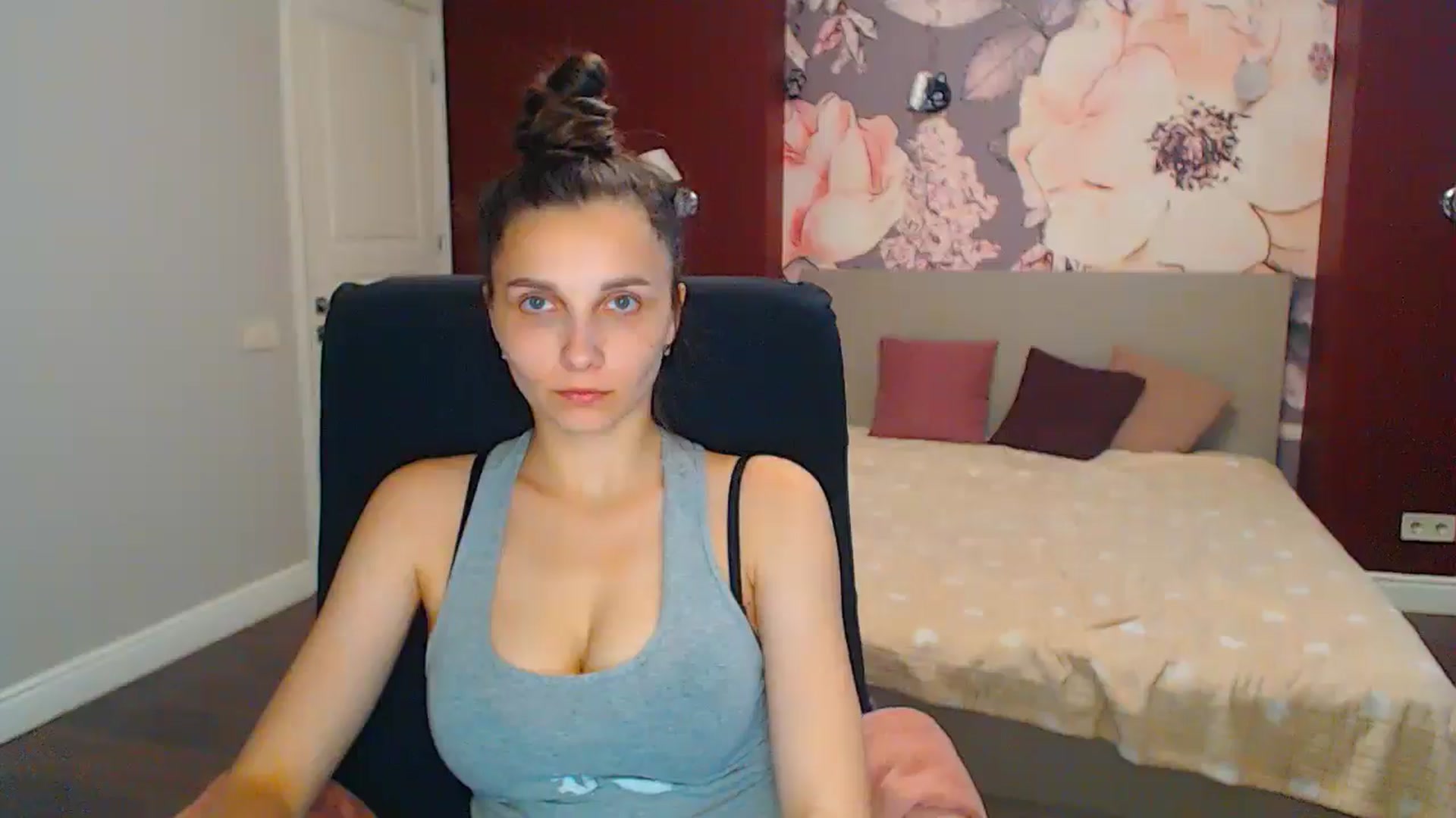 Gallery image thumbnail from Karina_Mils's myfreecams stream on, 07/01/2024, 07:36 image 18 of 20