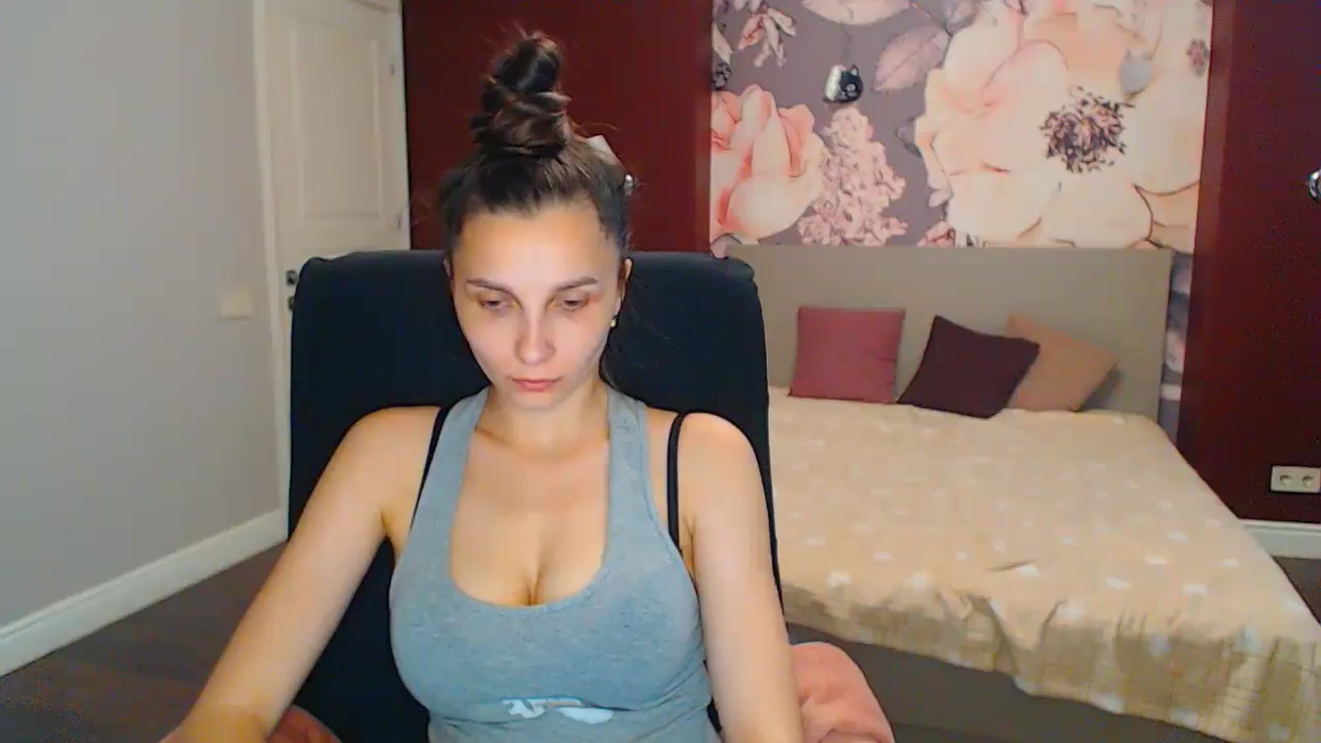 Gallery image thumbnail from Karina_Mils's myfreecams stream on, 07/01/2024, 07:36 image 16 of 20