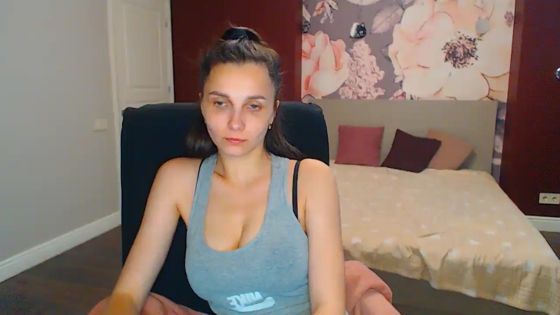 Gallery image thumbnail from Karina_Mils's myfreecams stream on, 07/01/2024, 07:36 image 10 of 20