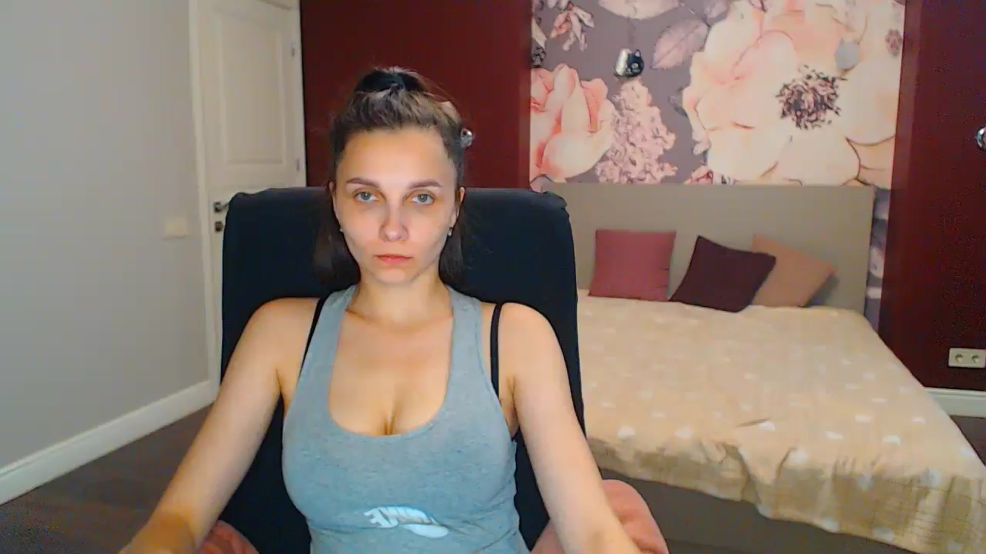 Gallery image thumbnail from Karina_Mils's myfreecams stream on, 07/01/2024, 07:36 image 14 of 20