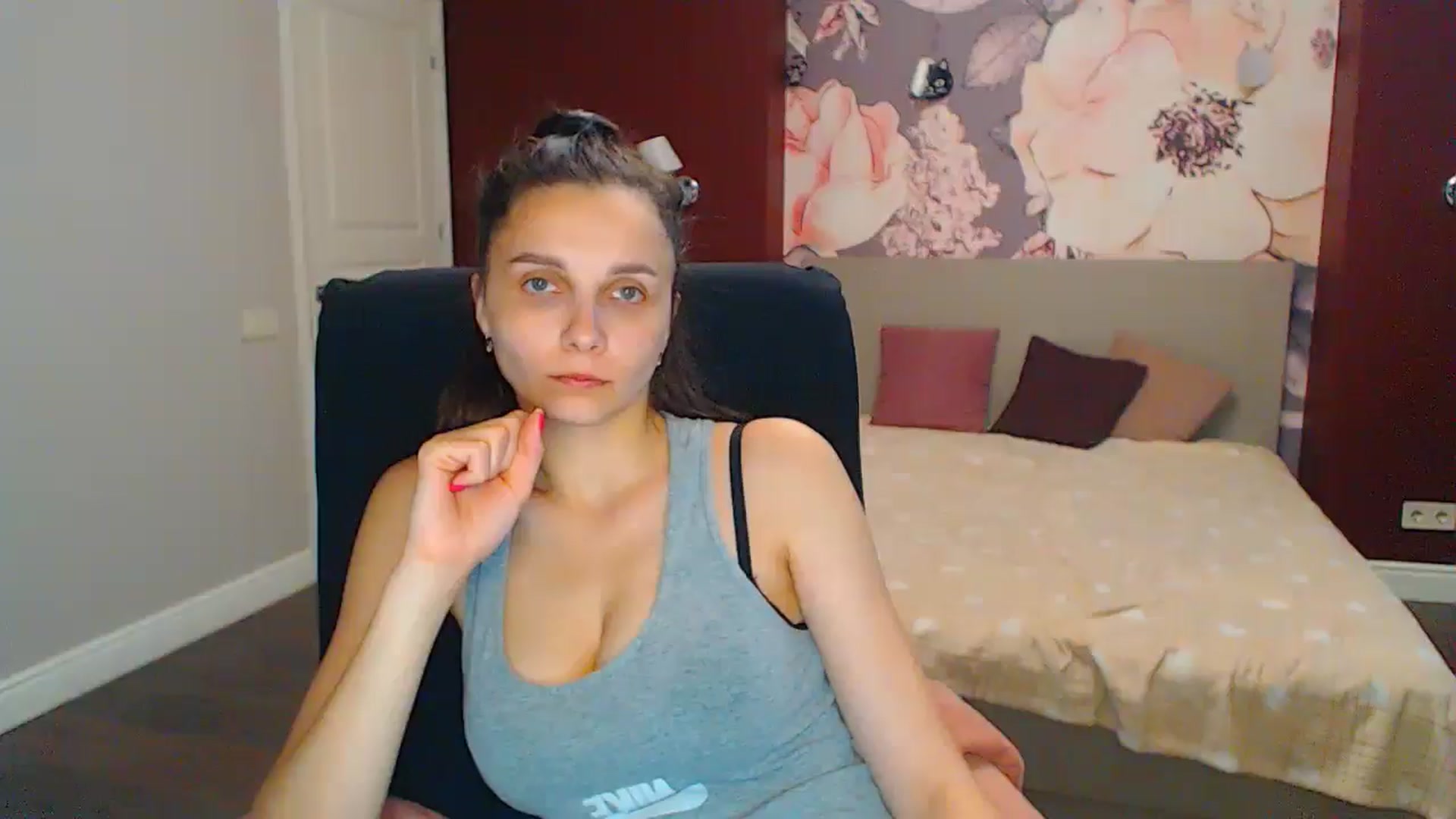 Gallery image thumbnail from Karina_Mils's myfreecams stream on, 07/01/2024, 07:36 image 11 of 20