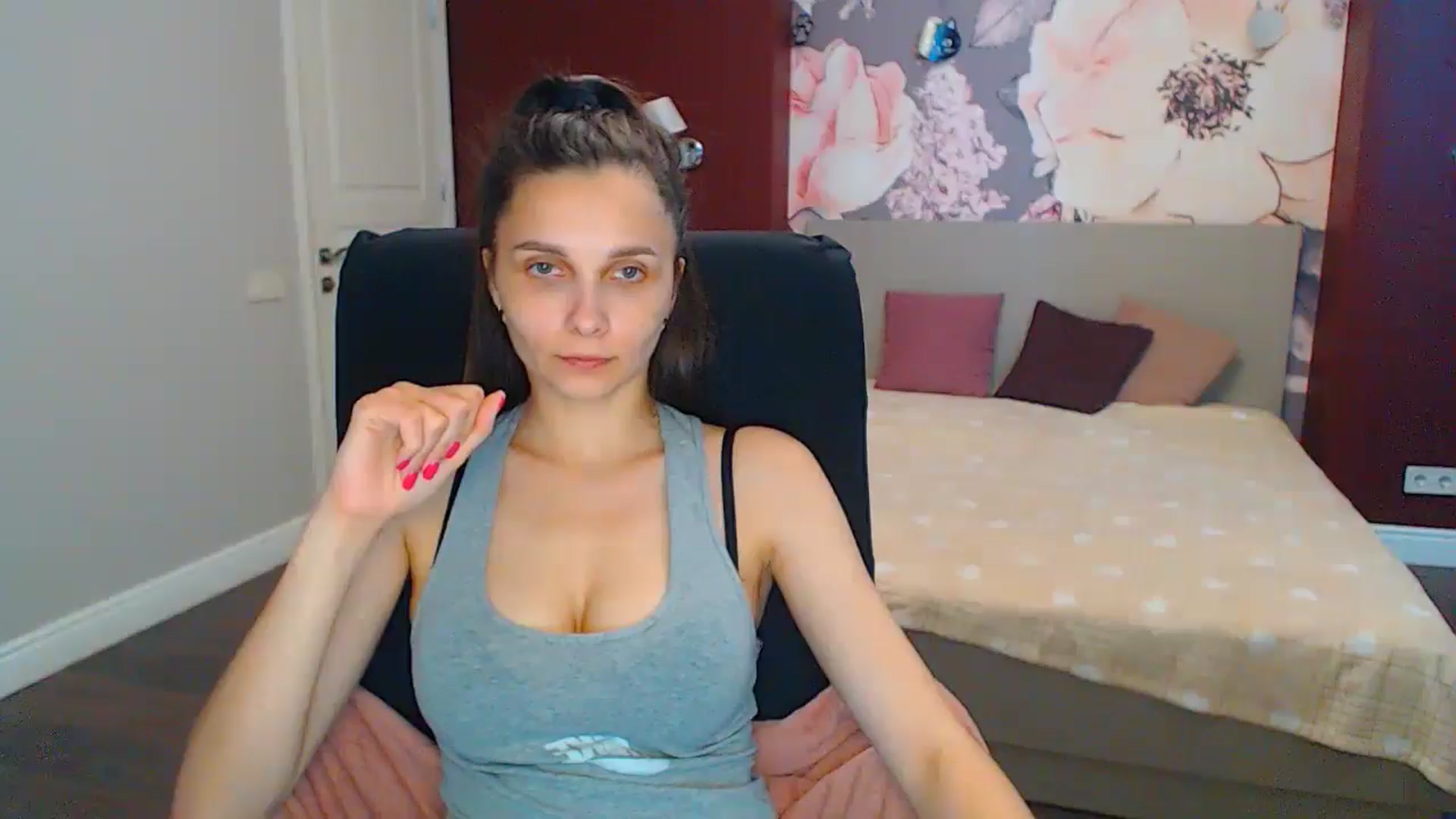 Gallery image thumbnail from Karina_Mils's myfreecams stream on, 07/01/2024, 09:26 image 19 of 20