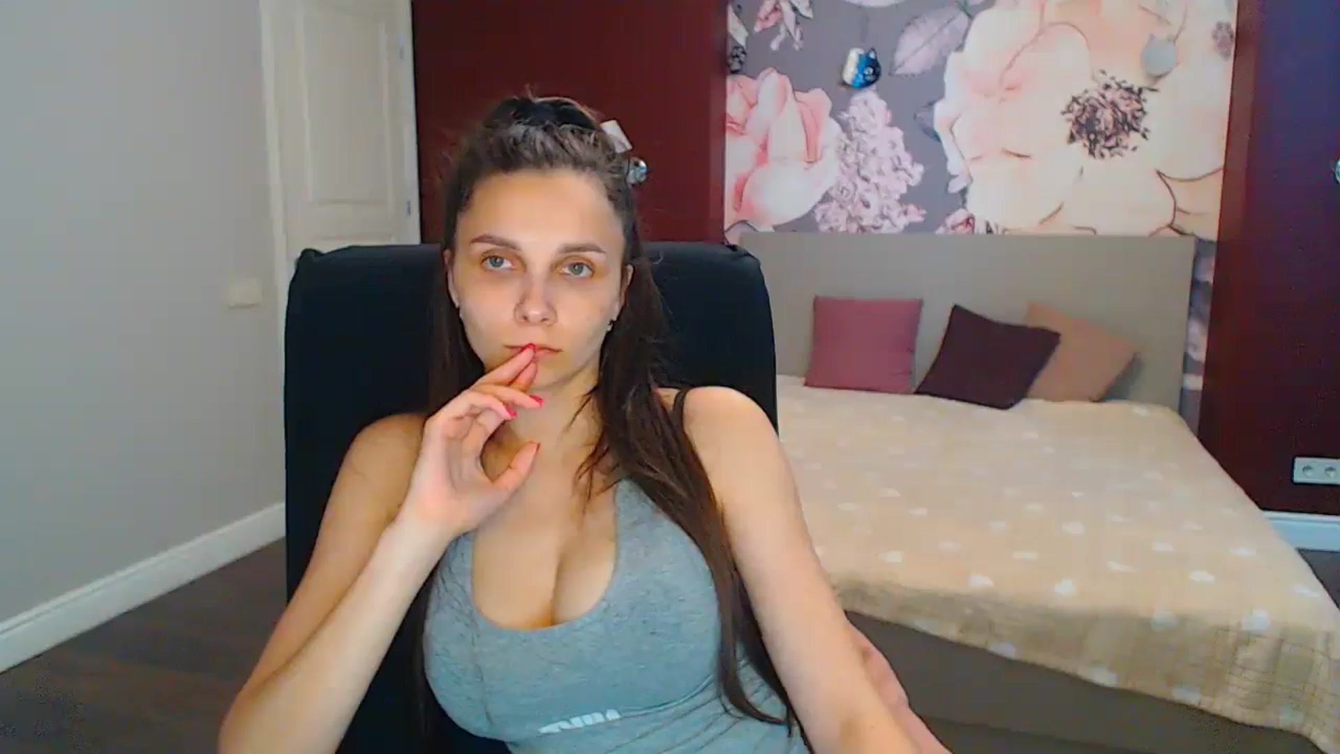 Gallery image thumbnail from Karina_Mils's myfreecams stream on, 07/01/2024, 09:26 image 16 of 20