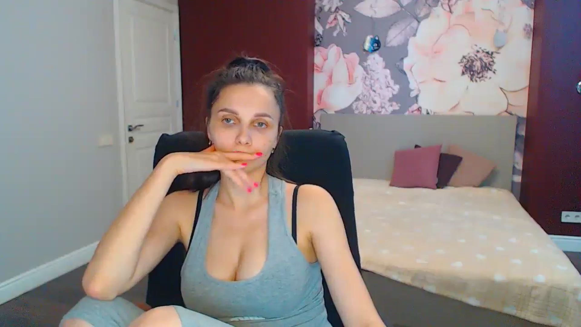 Gallery image thumbnail from Karina_Mils's myfreecams stream on, 07/01/2024, 11:05 image 18 of 20