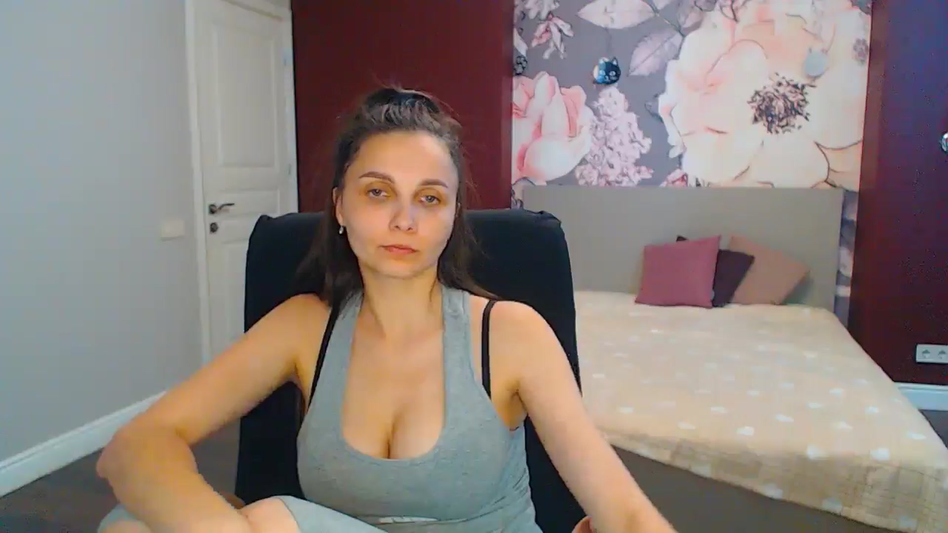 Gallery image thumbnail from Karina_Mils's myfreecams stream on, 07/01/2024, 11:05 image 17 of 20