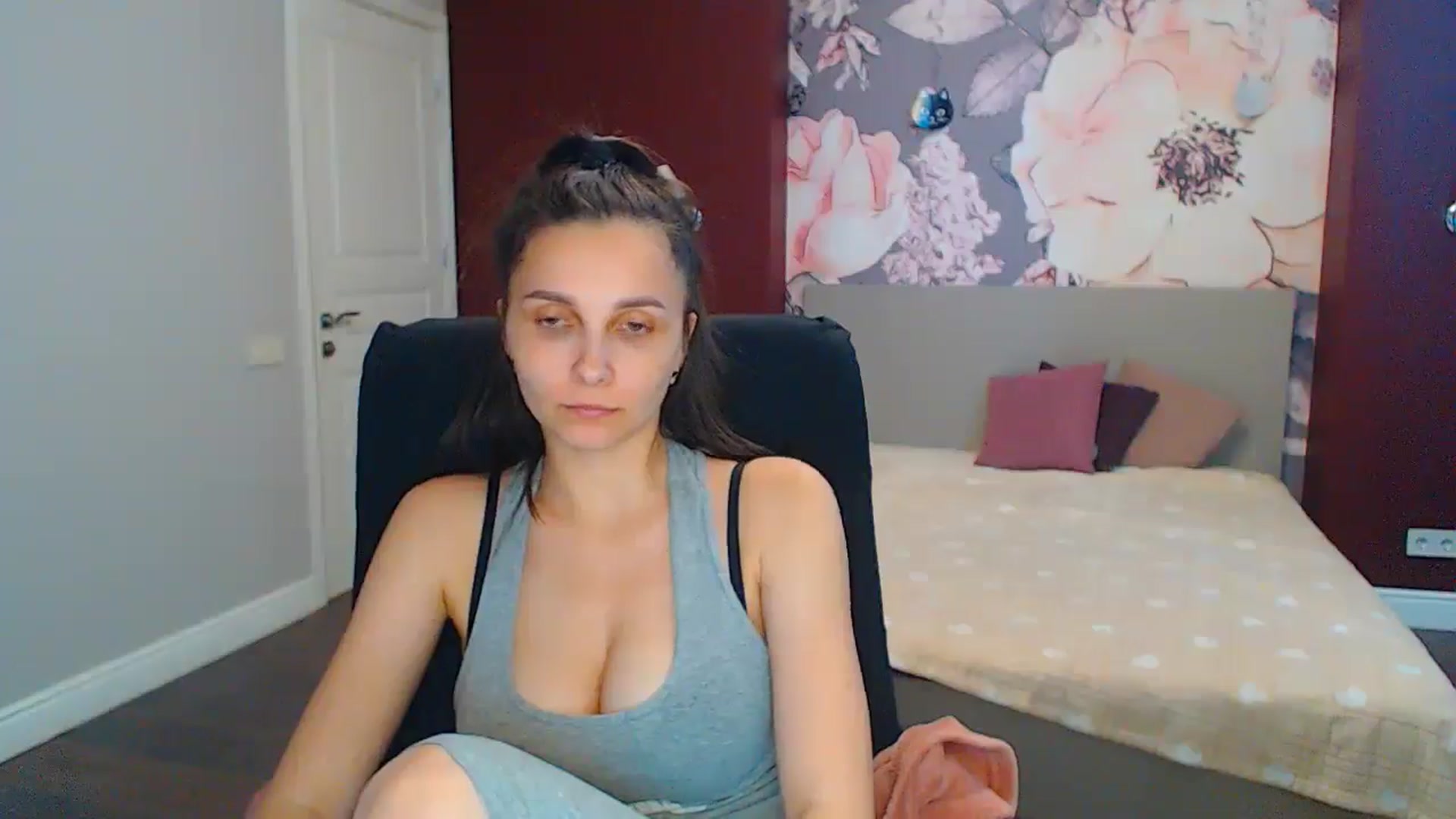Gallery image thumbnail from Karina_Mils's myfreecams stream on, 07/01/2024, 11:05 image 11 of 20