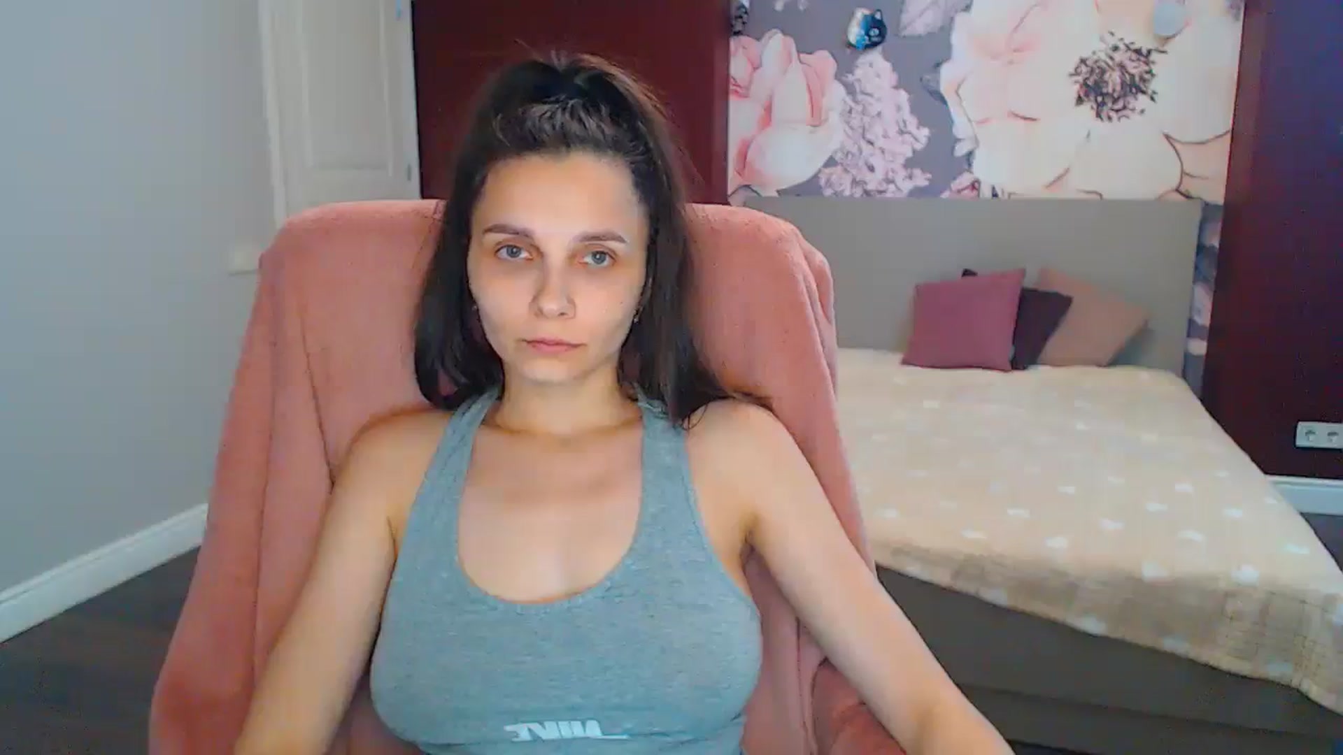 Gallery image thumbnail from Karina_Mils's myfreecams stream on, 07/01/2024, 11:58 image 15 of 20