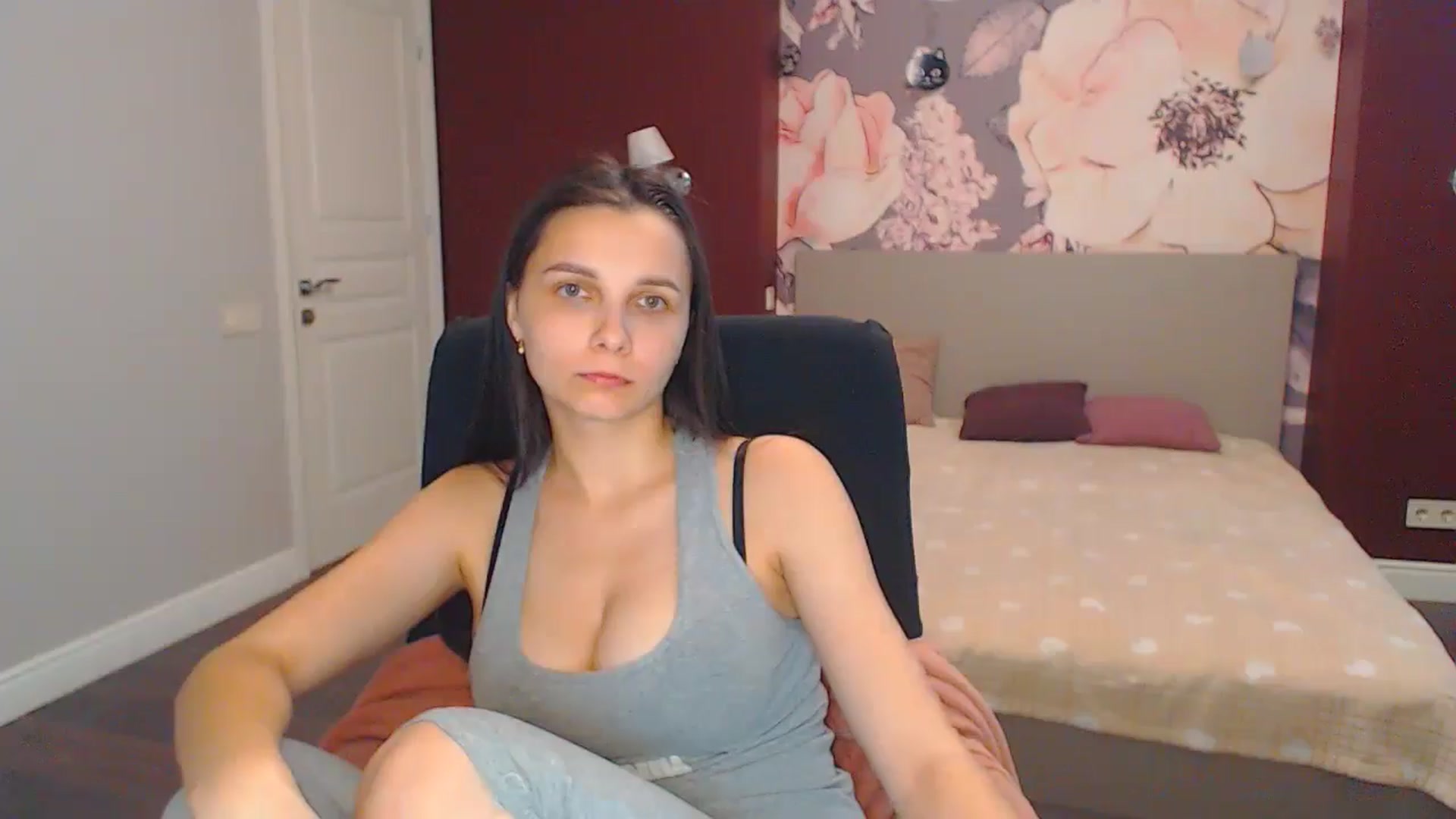 Gallery image thumbnail from Karina_Mils's myfreecams stream on, 07/05/2024, 10:52 image 8 of 20
