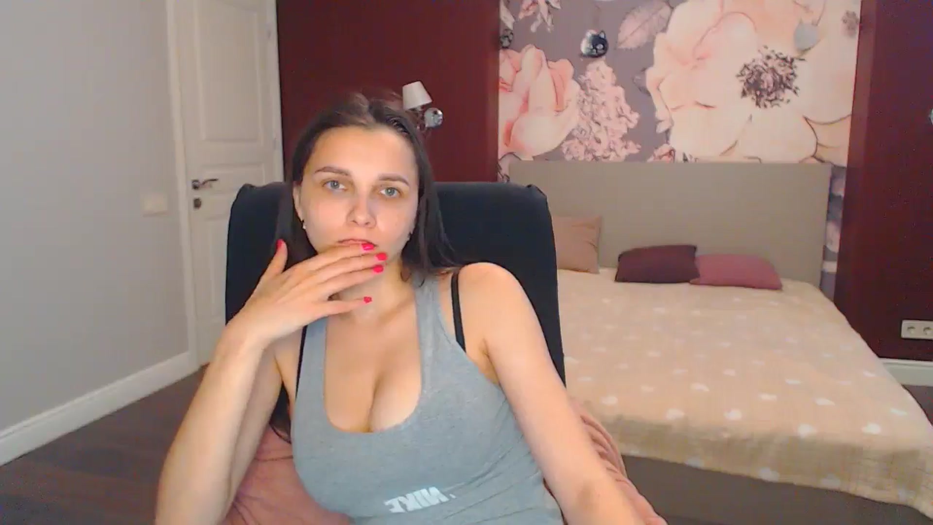 Gallery image thumbnail from Karina_Mils's myfreecams stream on, 07/05/2024, 10:52 image 11 of 20