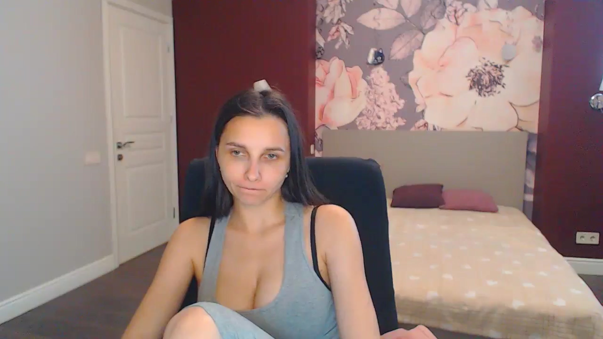 Gallery image thumbnail from Karina_Mils's myfreecams stream on, 07/05/2024, 12:47 image 12 of 20