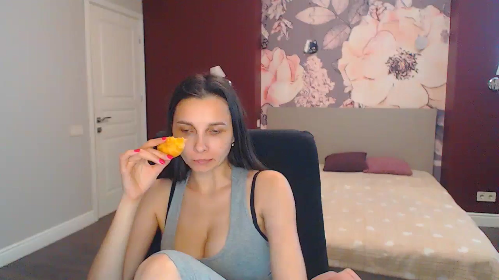 Gallery image thumbnail from Karina_Mils's myfreecams stream on, 07/05/2024, 12:47 image 11 of 20