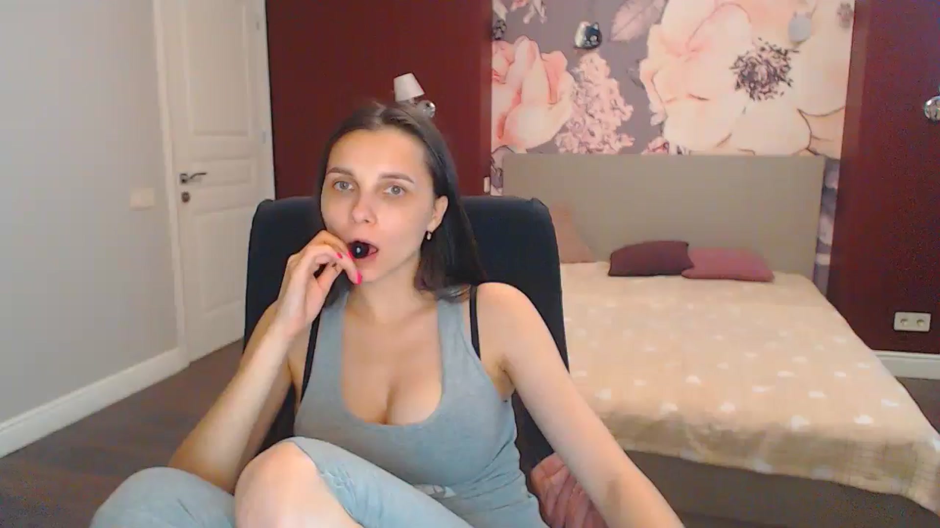 Gallery image thumbnail from Karina_Mils's myfreecams stream on, 07/05/2024, 14:47 image 1 of 20