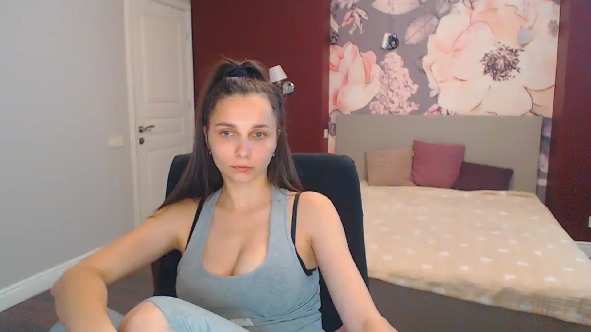 Gallery image thumbnail from Karina_Mils's myfreecams stream on, 07/06/2024, 11:45 image 16 of 20