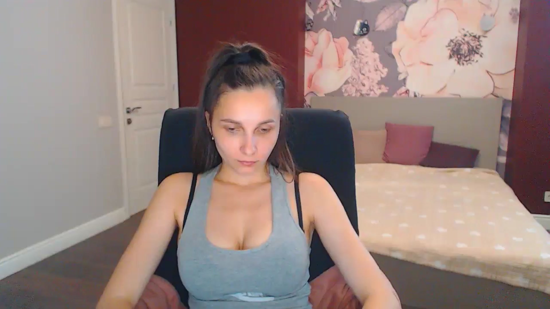 Gallery image thumbnail from Karina_Mils's myfreecams stream on, 07/06/2024, 12:55 image 9 of 20