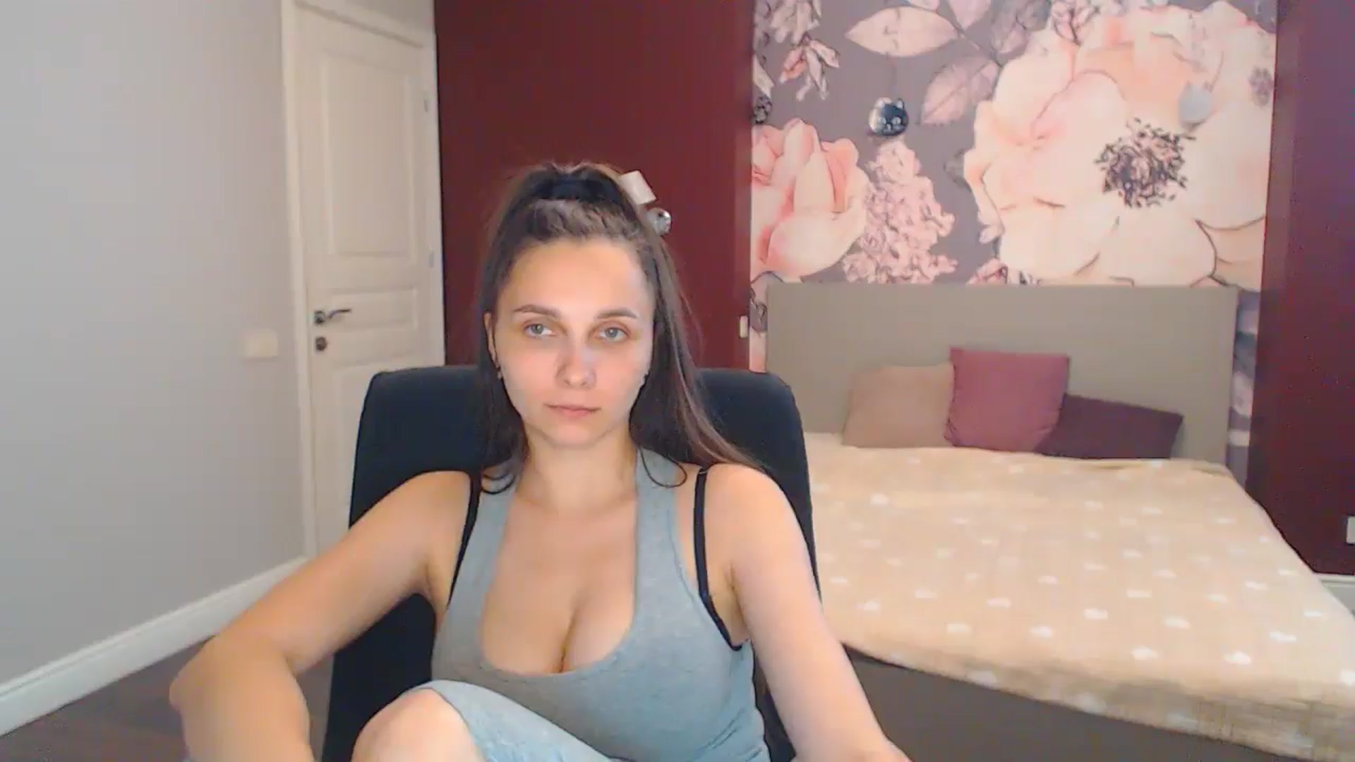 Gallery image thumbnail from Karina_Mils's myfreecams stream on, 07/06/2024, 12:55 image 12 of 20