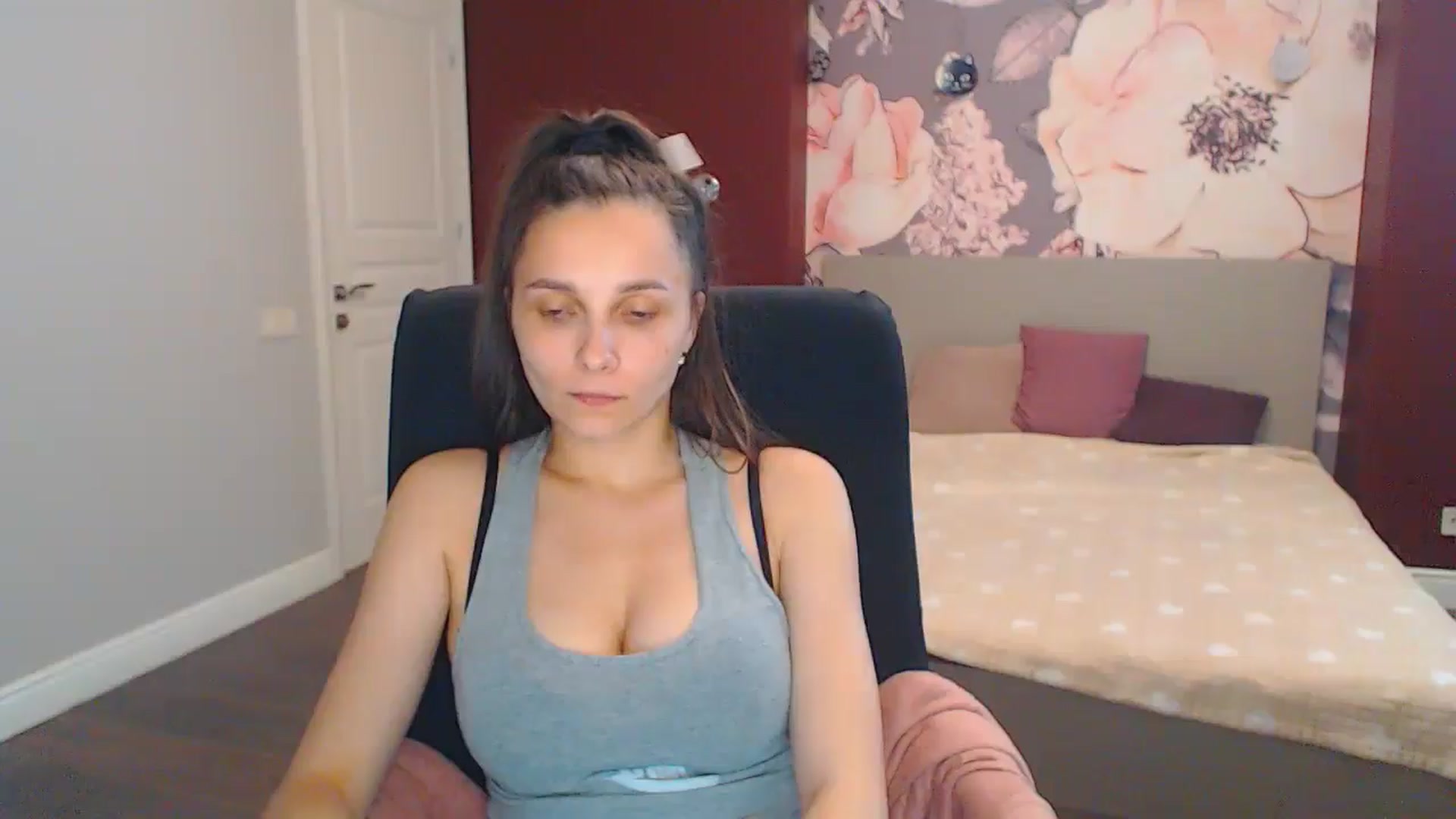 Gallery image thumbnail from Karina_Mils's myfreecams stream on, 07/06/2024, 12:55 image 8 of 20