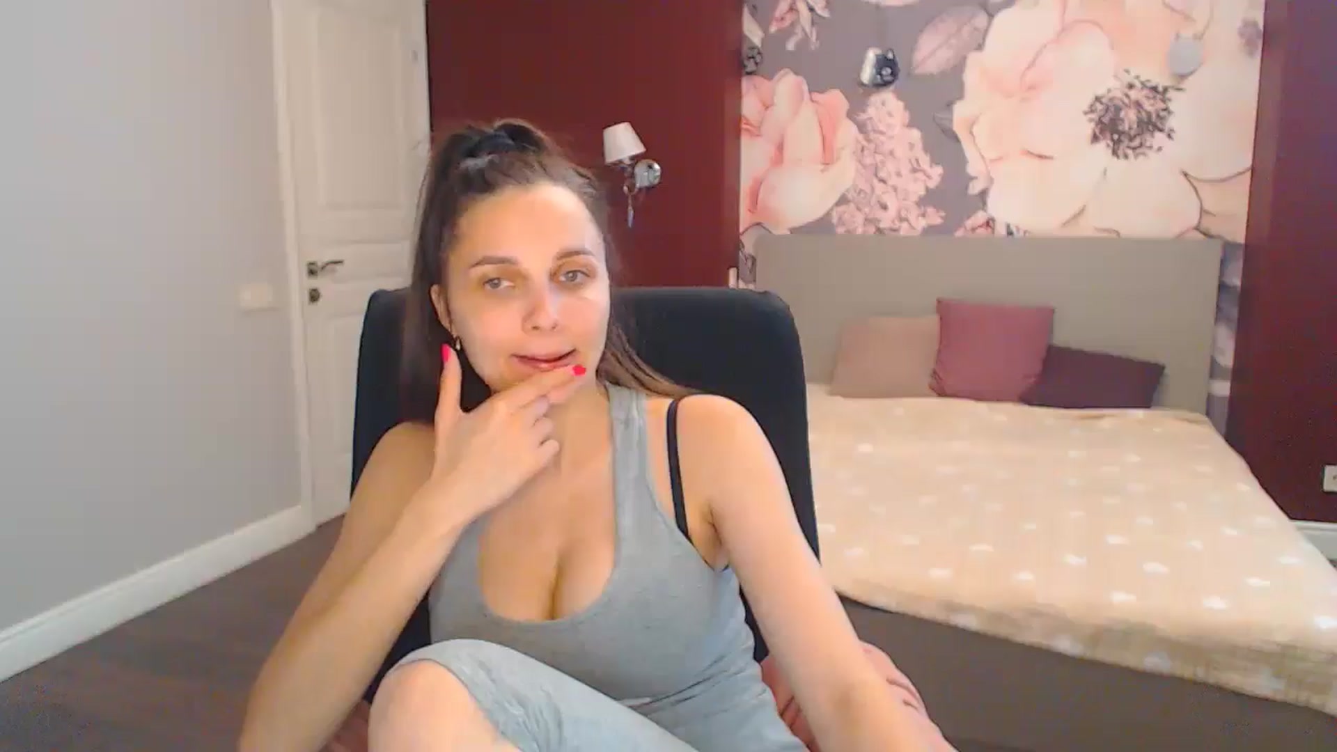 Gallery image thumbnail from Karina_Mils's myfreecams stream on, 07/06/2024, 12:55 image 11 of 20