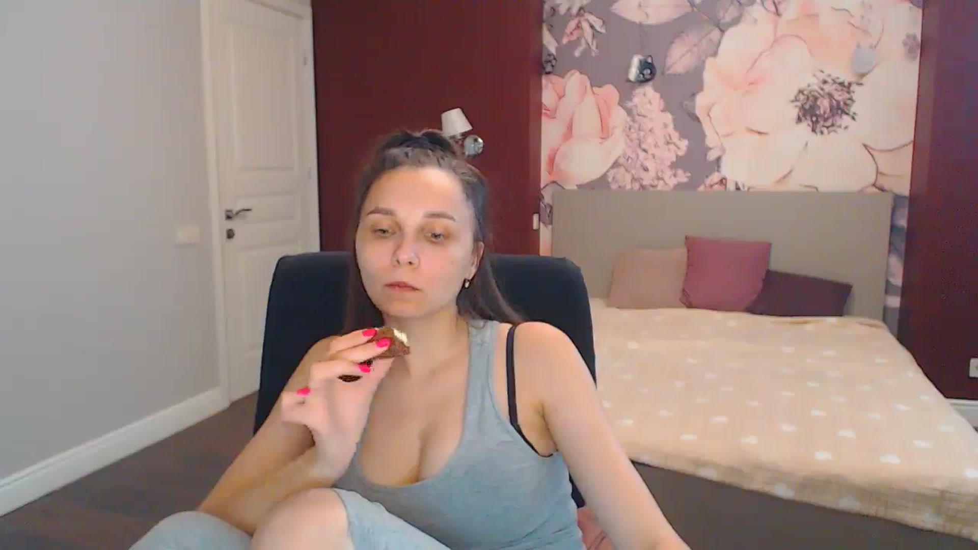Gallery image thumbnail from Karina_Mils's myfreecams stream on, 07/06/2024, 12:55 image 4 of 20