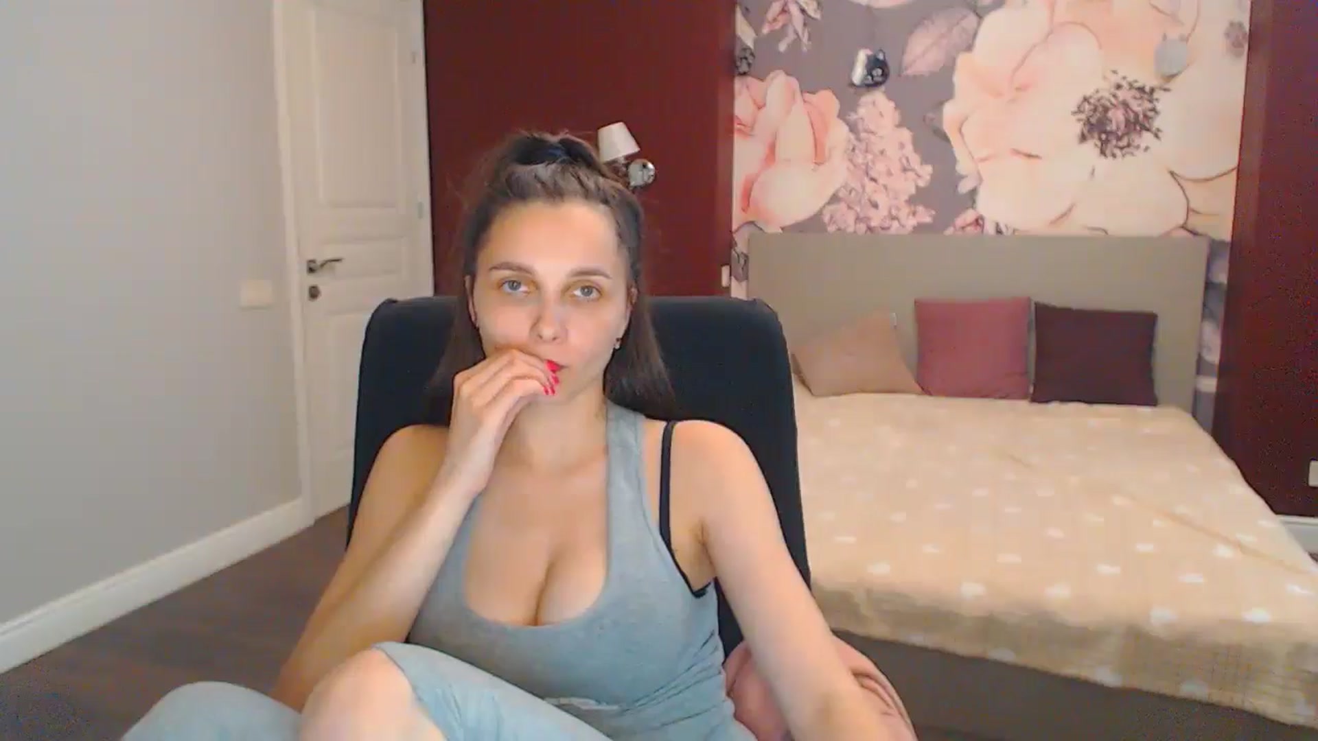 Gallery image thumbnail from Karina_Mils's myfreecams stream on, 07/06/2024, 14:51 image 13 of 20