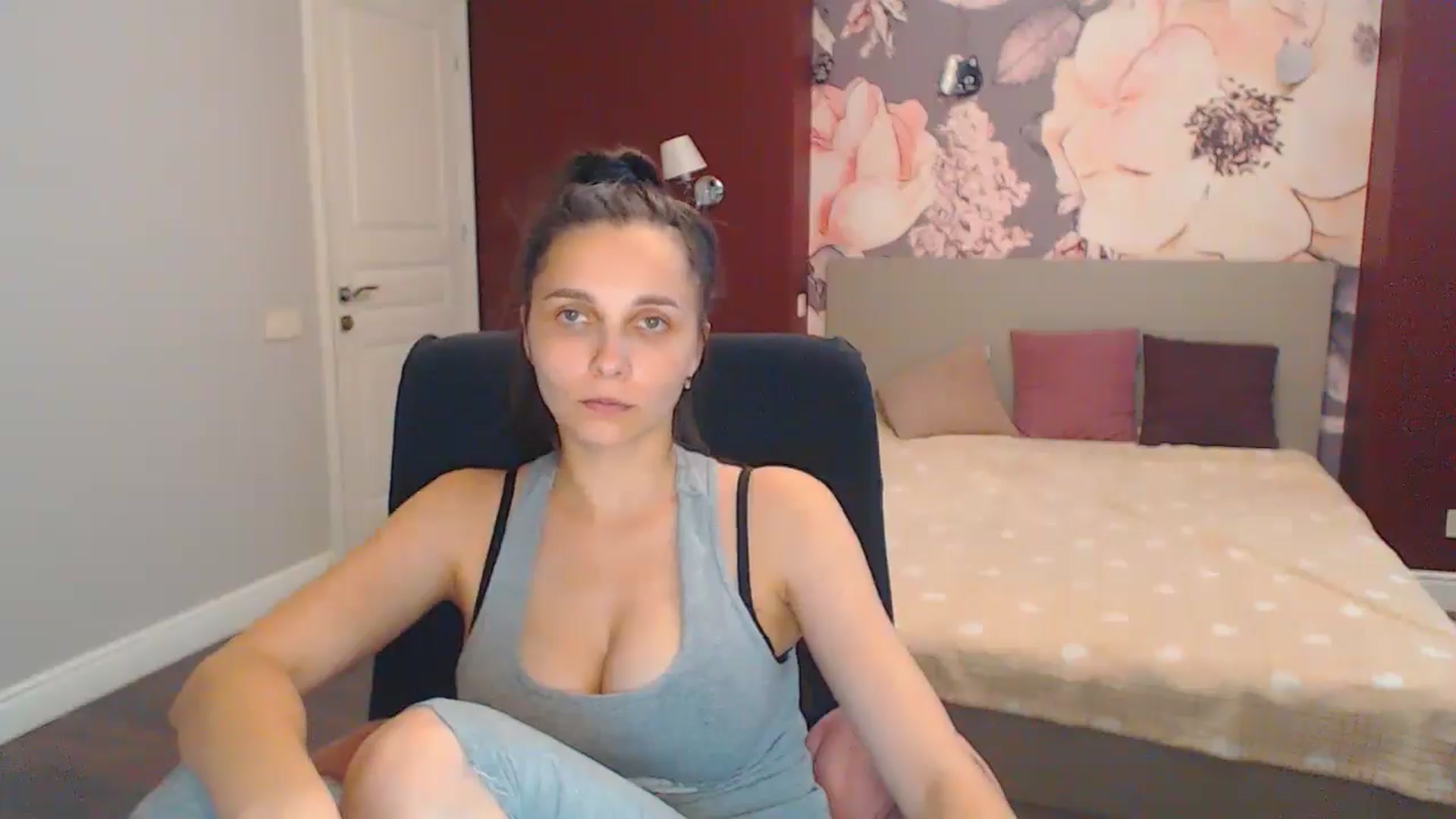 Gallery image thumbnail from Karina_Mils's myfreecams stream on, 07/06/2024, 14:51 image 10 of 20