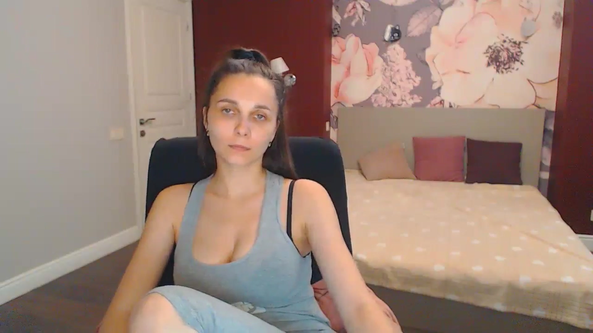 Gallery image thumbnail from Karina_Mils's myfreecams stream on, 07/06/2024, 15:46 image 11 of 20