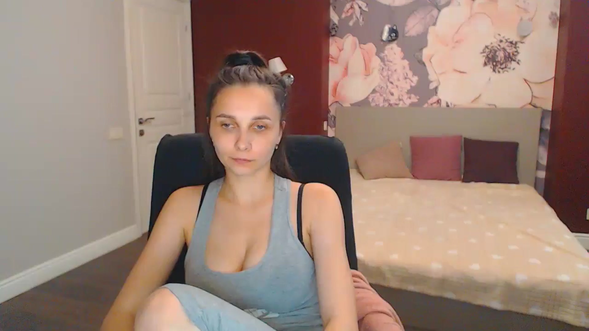 Gallery image thumbnail from Karina_Mils's myfreecams stream on, 07/06/2024, 15:46 image 13 of 20