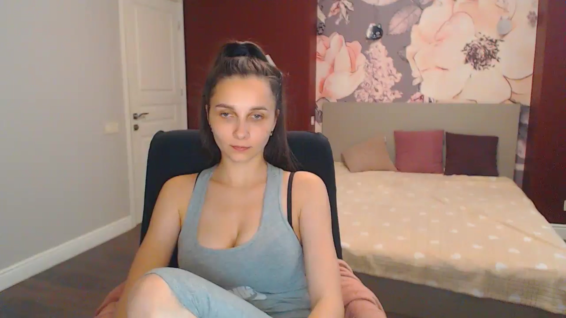 Gallery image thumbnail from Karina_Mils's myfreecams stream on, 07/06/2024, 15:46 image 10 of 20