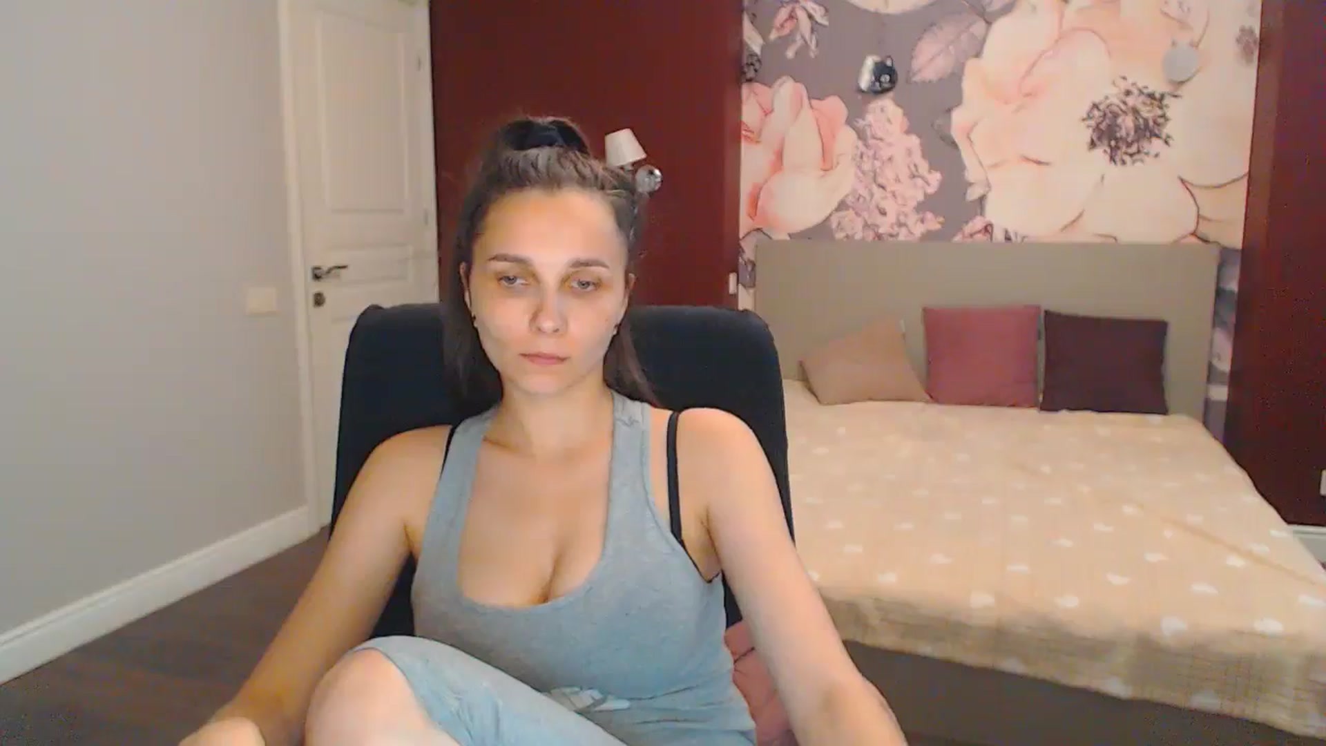 Gallery image thumbnail from Karina_Mils's myfreecams stream on, 07/06/2024, 15:46 image 12 of 20