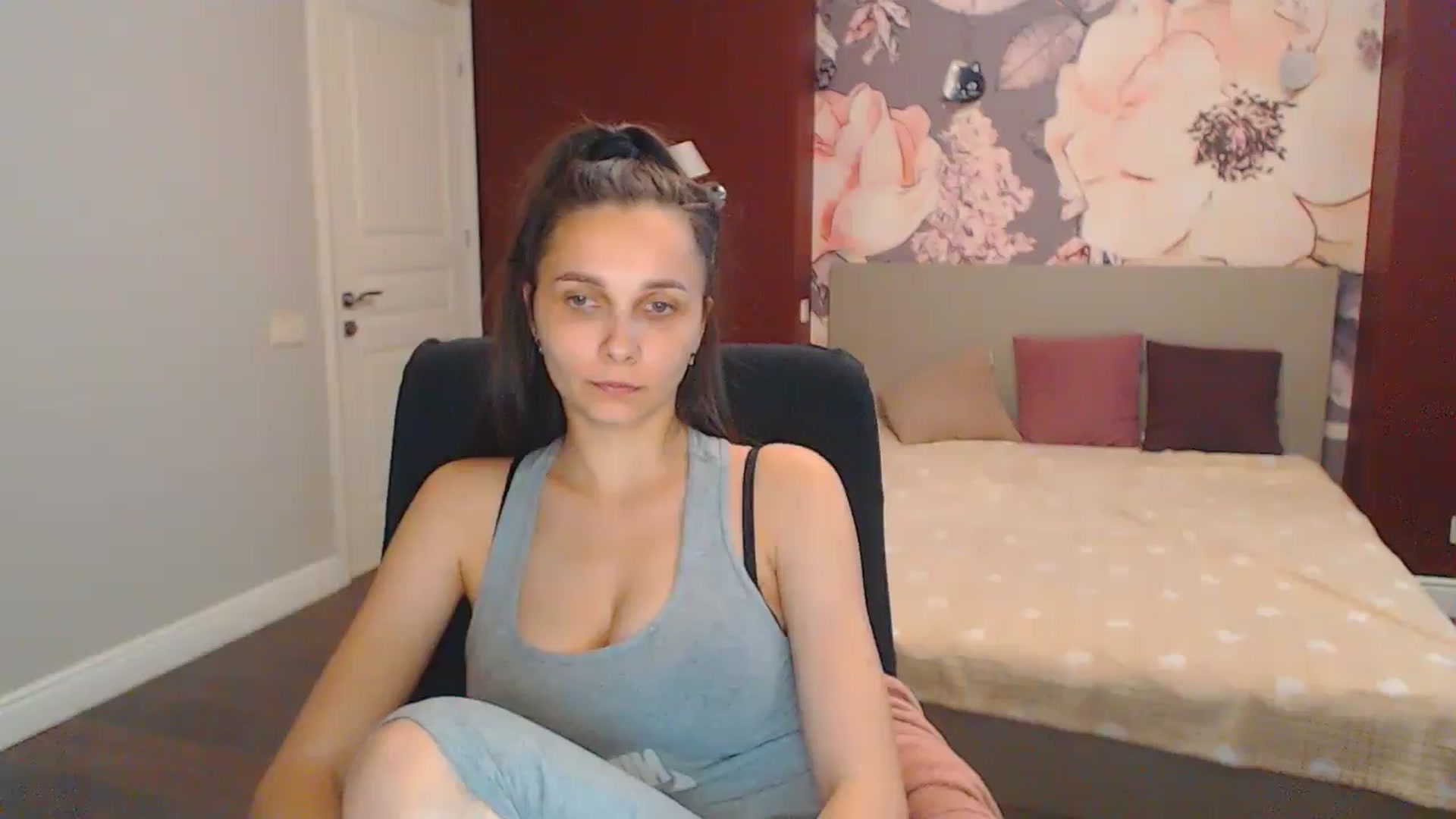 Gallery image thumbnail from Karina_Mils's myfreecams stream on, 07/06/2024, 15:46 image 5 of 20