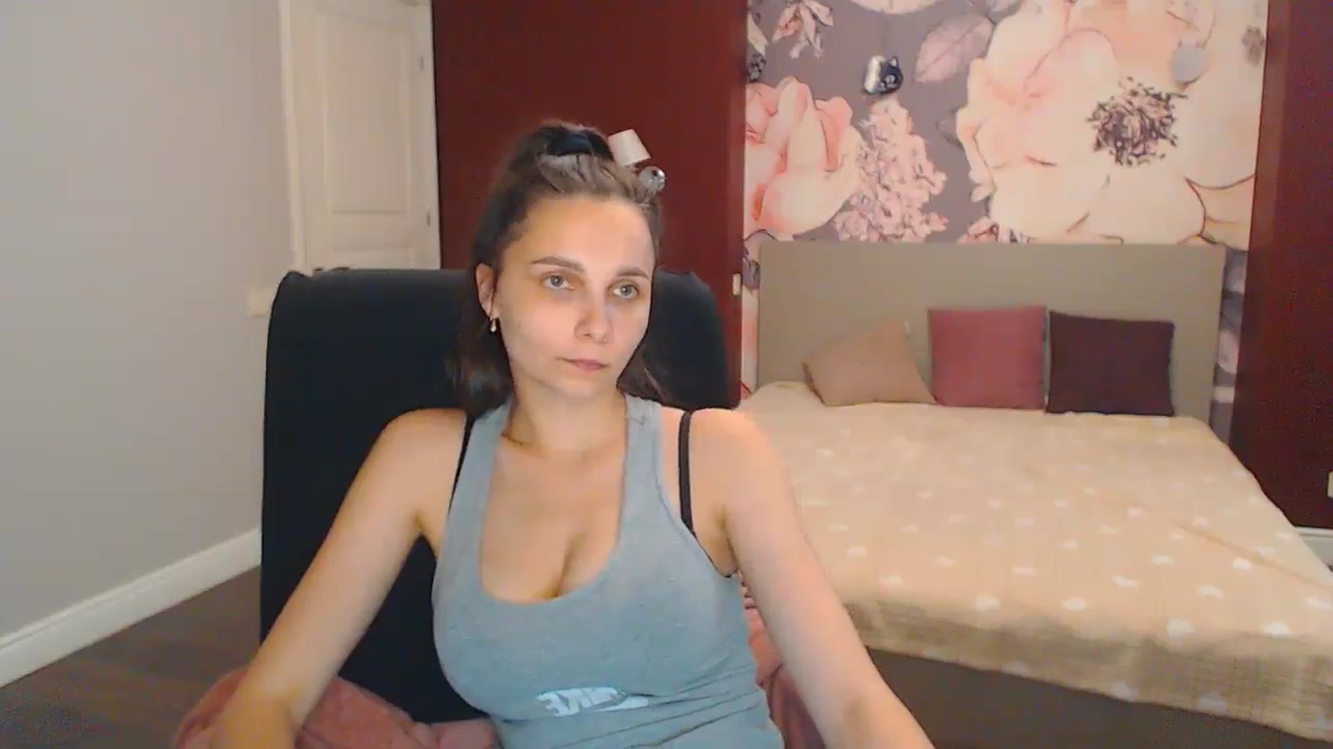 Gallery image thumbnail from Karina_Mils's myfreecams stream on, 07/06/2024, 15:46 image 14 of 20