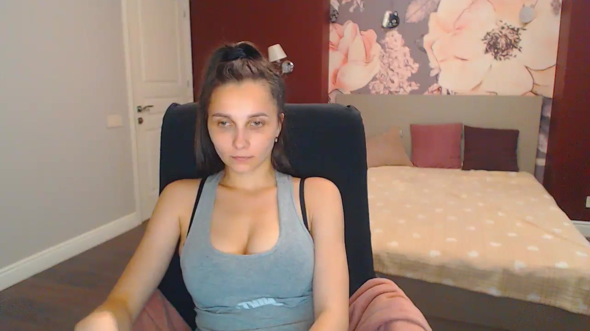 Gallery image thumbnail from Karina_Mils's myfreecams stream on, 07/06/2024, 16:35 image 8 of 20