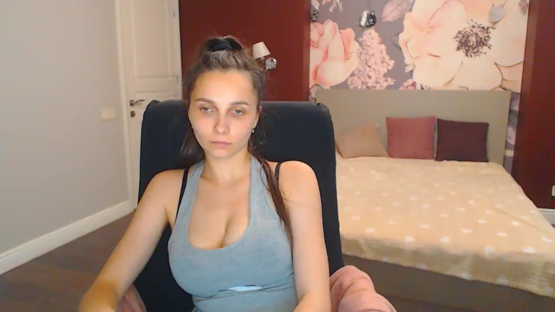 Gallery image thumbnail from Karina_Mils's myfreecams stream on, 07/06/2024, 16:35 image 13 of 20