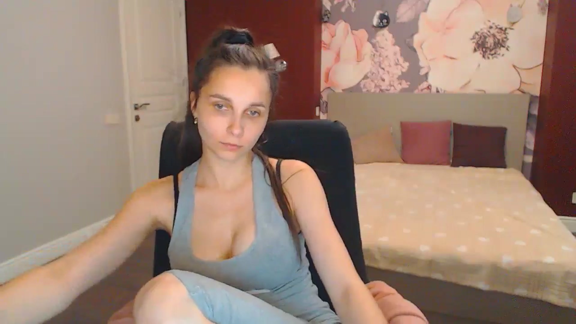 Gallery image thumbnail from Karina_Mils's myfreecams stream on, 07/06/2024, 16:35 image 10 of 20
