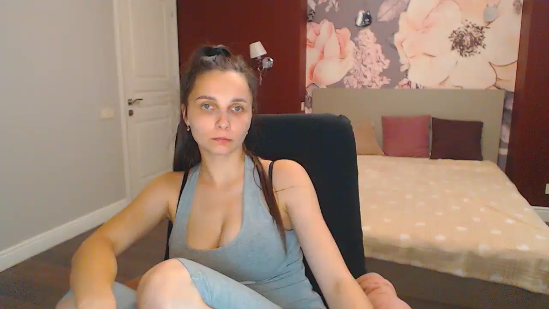 Gallery image thumbnail from Karina_Mils's myfreecams stream on, 07/06/2024, 16:35 image 12 of 20