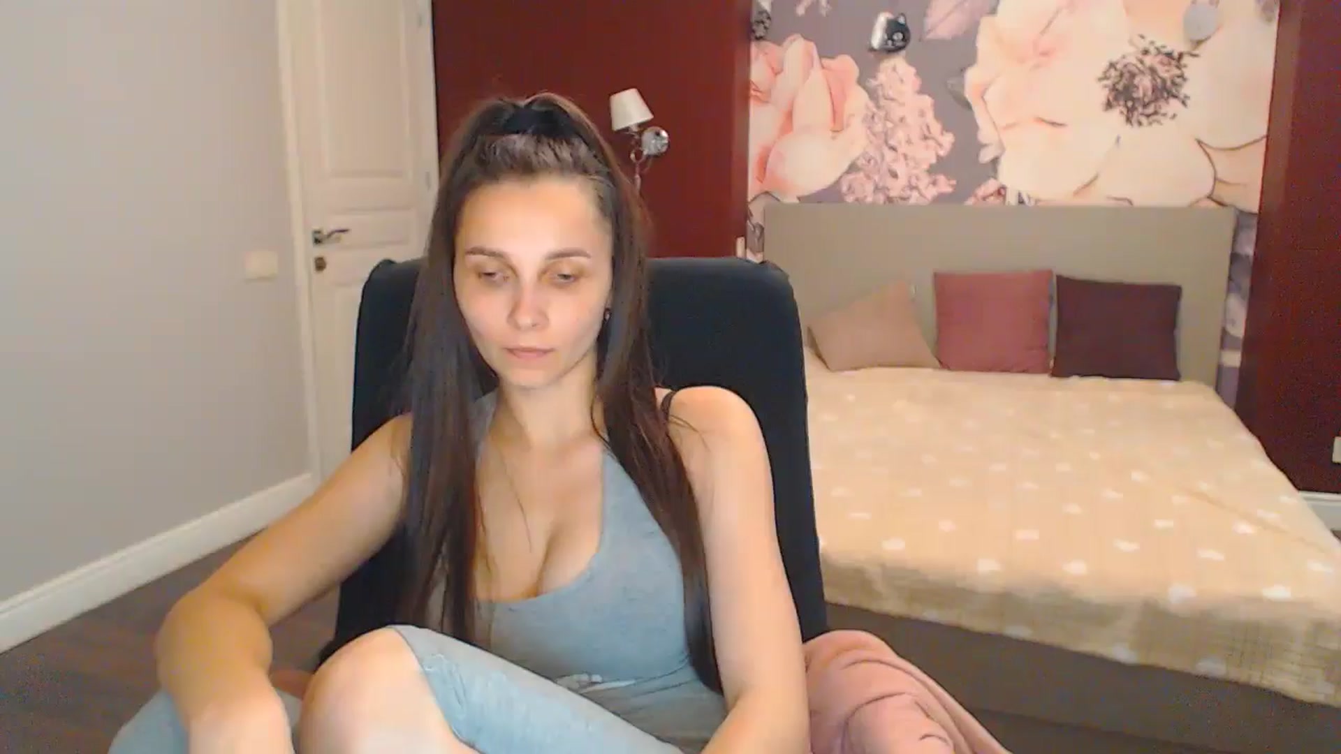 Gallery image thumbnail from Karina_Mils's myfreecams stream on, 07/06/2024, 16:35 image 5 of 20
