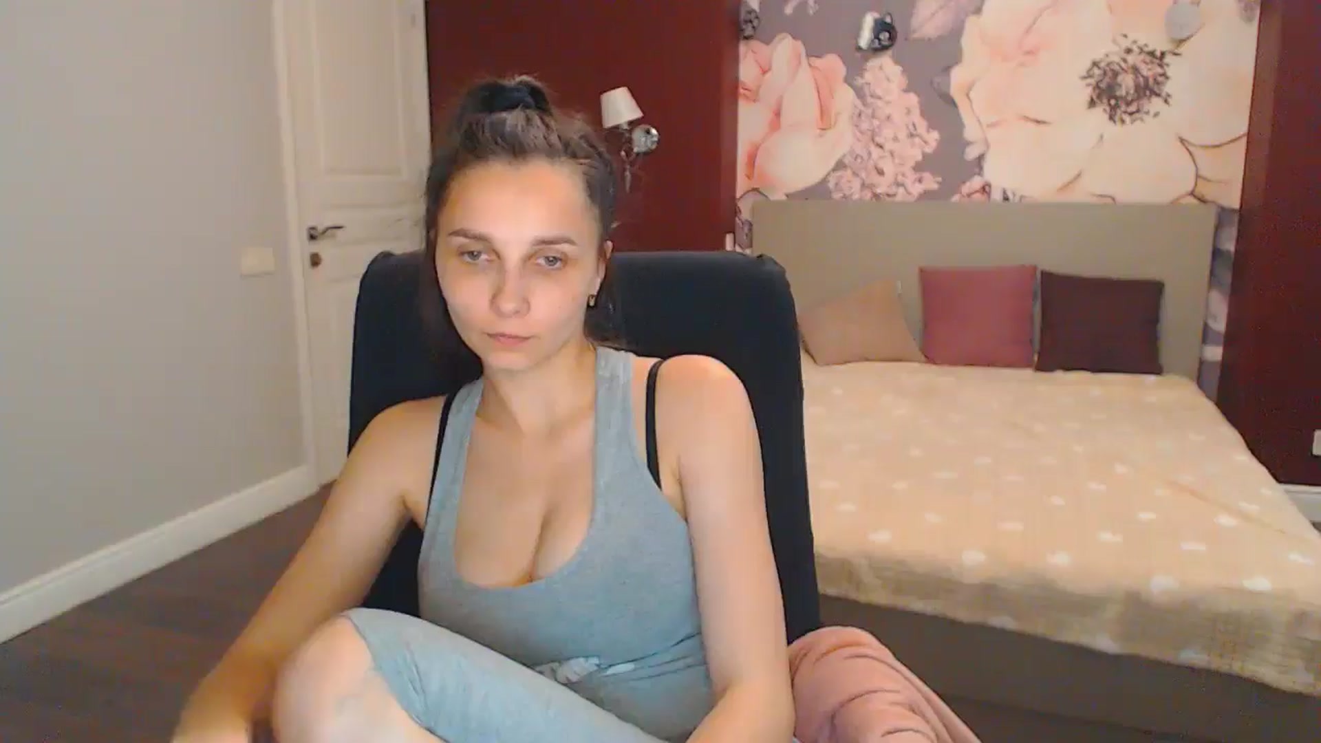 Gallery image thumbnail from Karina_Mils's myfreecams stream on, 07/06/2024, 16:35 image 2 of 20