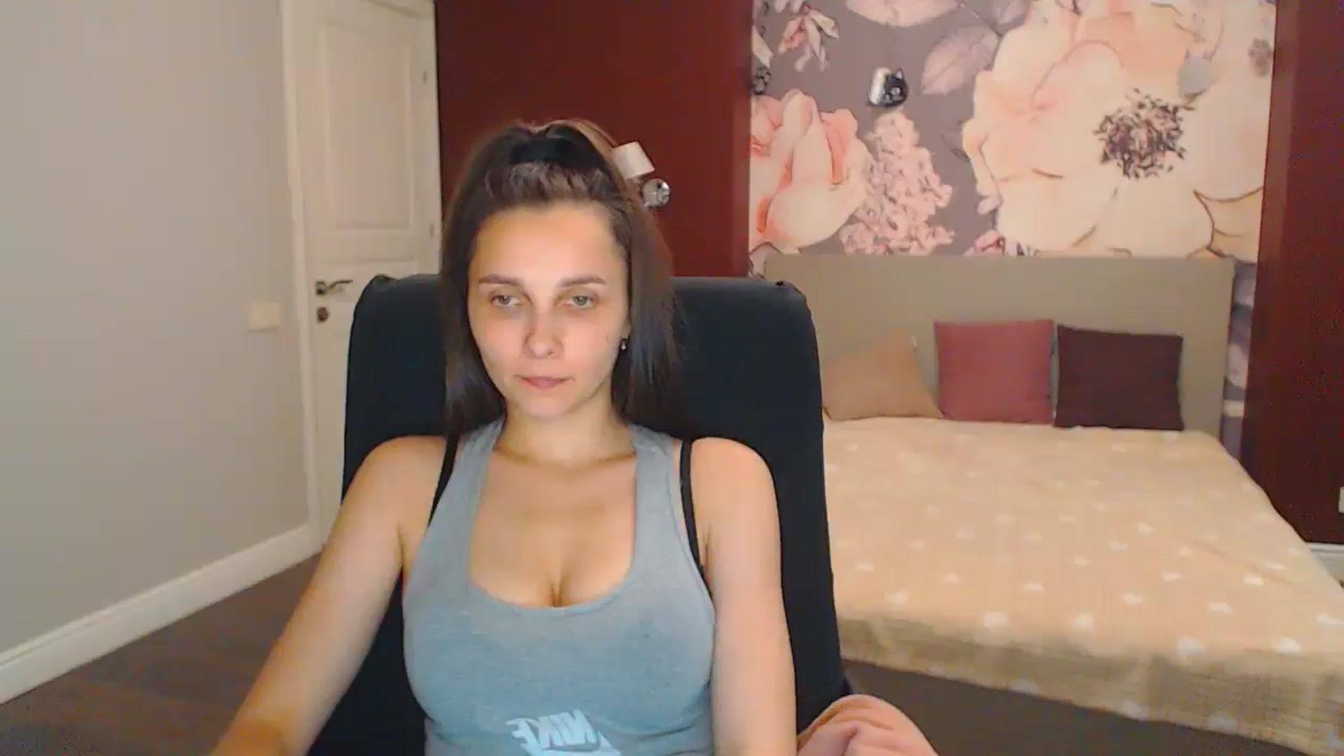 Gallery image thumbnail from Karina_Mils's myfreecams stream on, 07/06/2024, 16:35 image 17 of 20