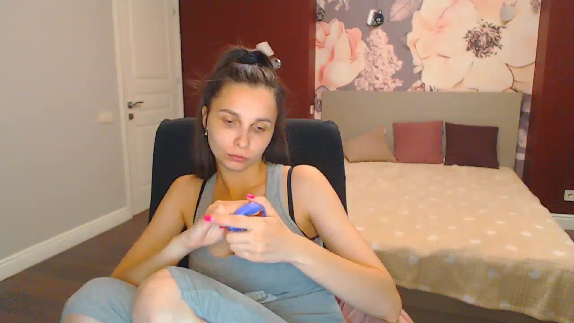 Gallery image thumbnail from Karina_Mils's myfreecams stream on, 07/06/2024, 17:31 image 2 of 20