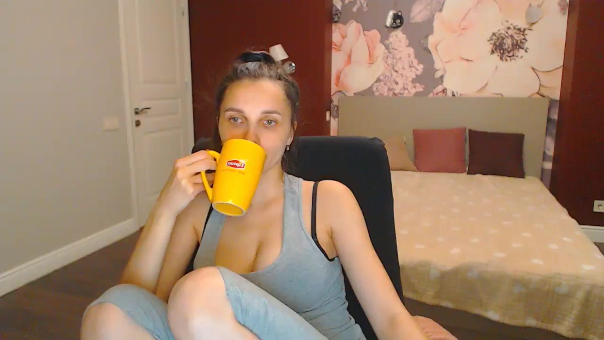 Gallery image thumbnail from Karina_Mils's myfreecams stream on, 07/06/2024, 17:31 image 16 of 20