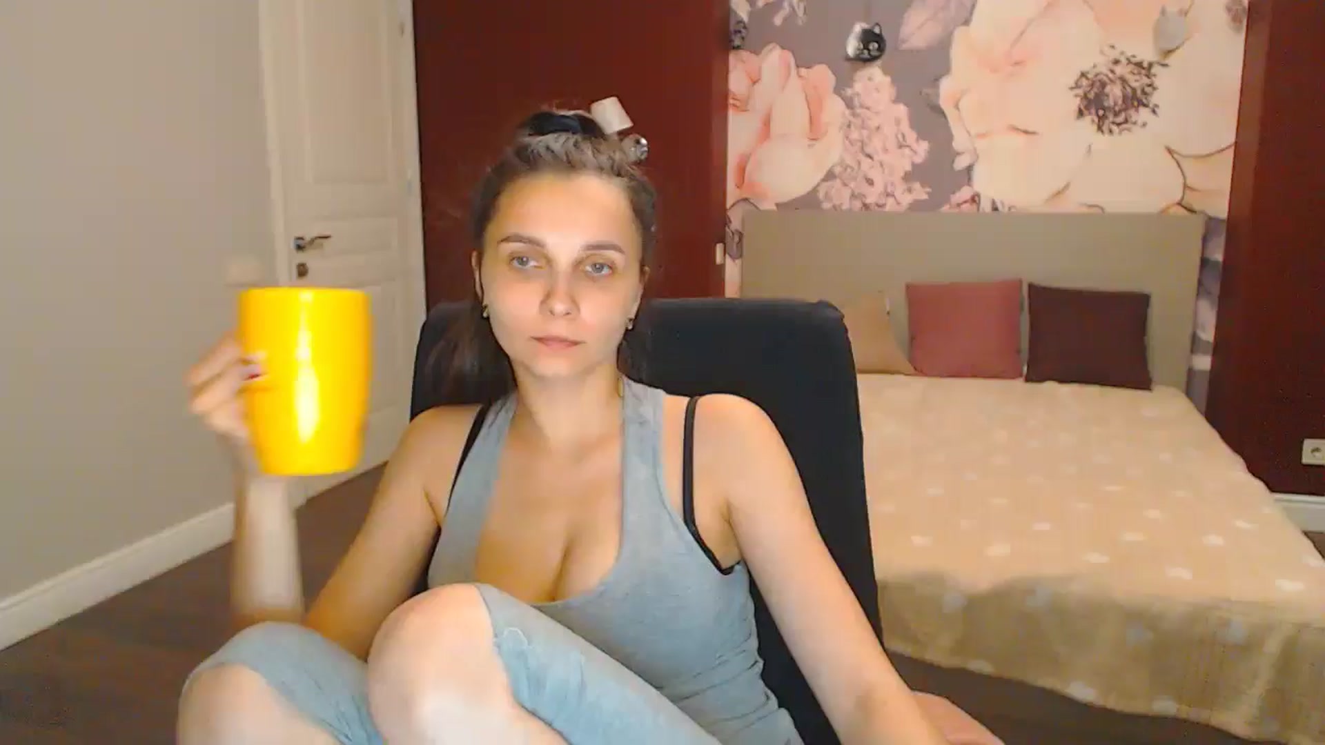 Gallery image thumbnail from Karina_Mils's myfreecams stream on, 07/06/2024, 17:31 image 14 of 20