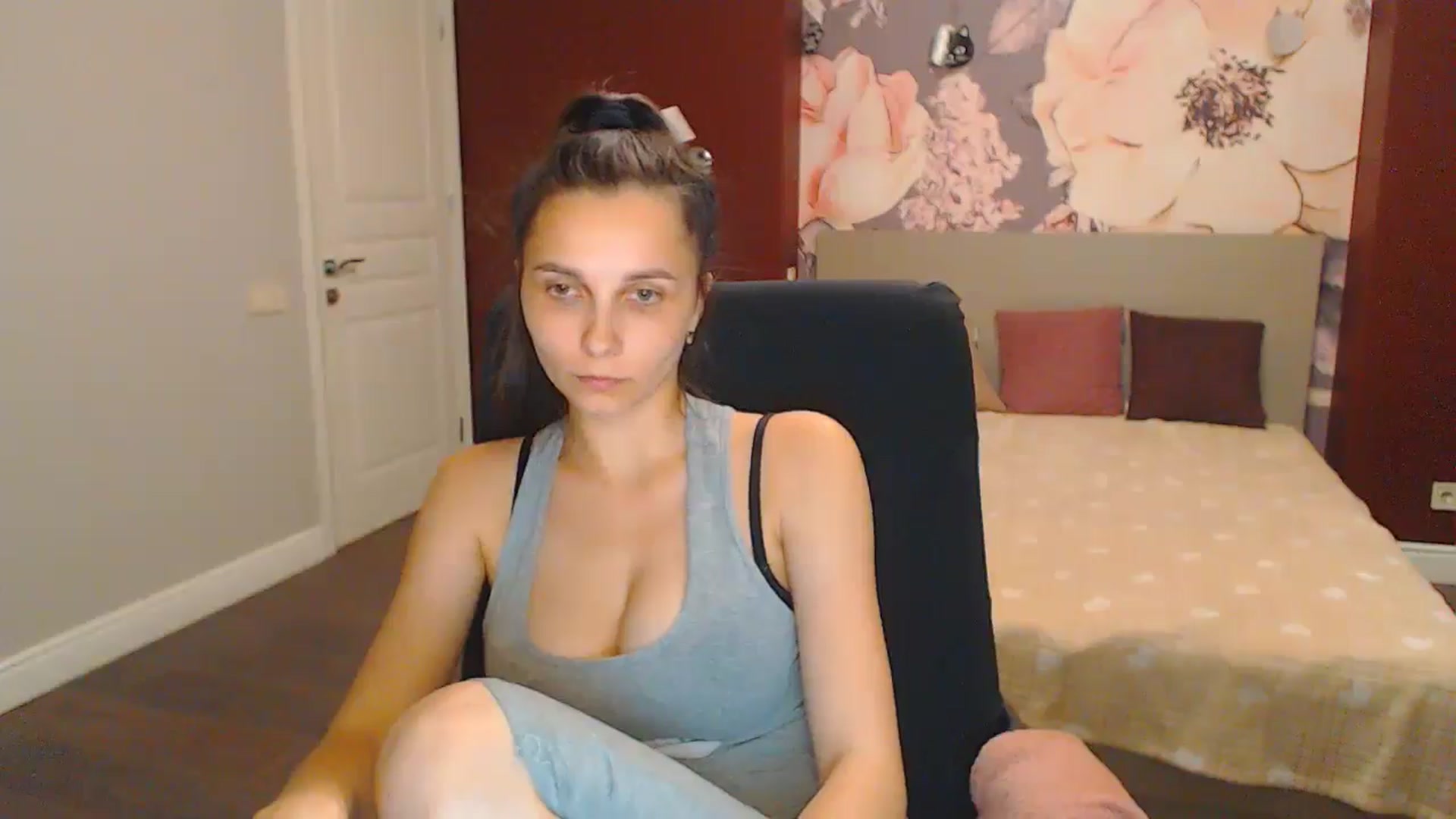 Gallery image thumbnail from Karina_Mils's myfreecams stream on, 07/06/2024, 17:31 image 11 of 20