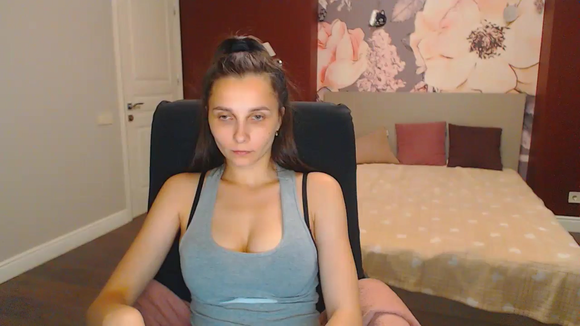 Gallery image thumbnail from Karina_Mils's myfreecams stream on, 07/06/2024, 17:31 image 19 of 20