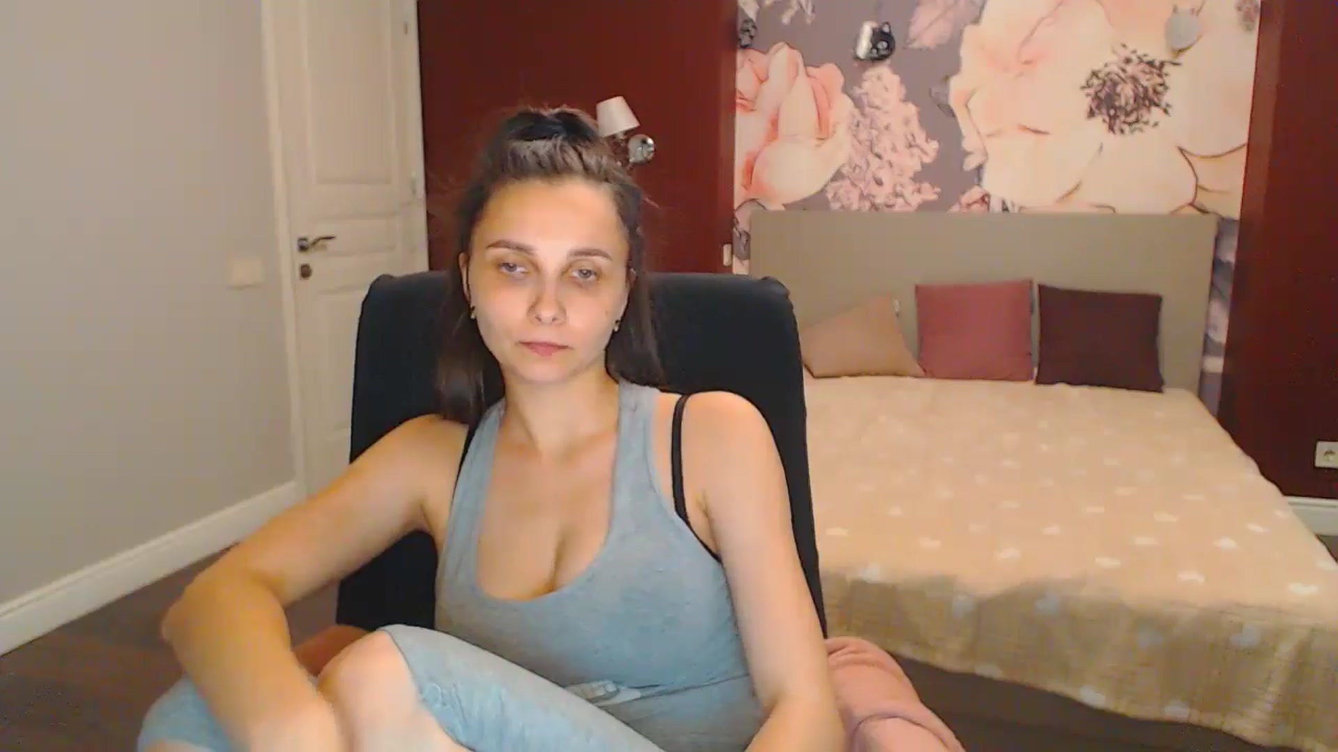 Gallery image thumbnail from Karina_Mils's myfreecams stream on, 07/06/2024, 17:31 image 3 of 20