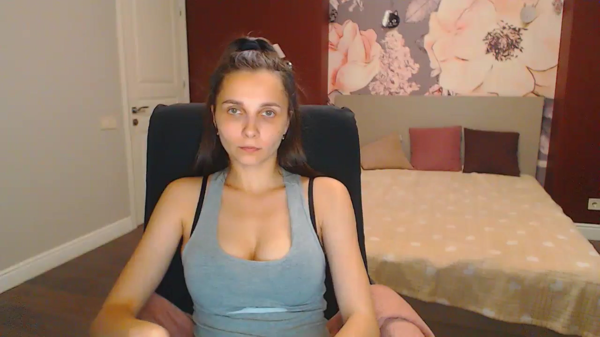 Gallery image thumbnail from Karina_Mils's myfreecams stream on, 07/06/2024, 17:31 image 18 of 20