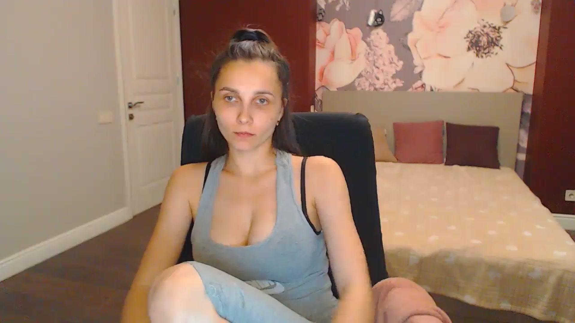 Gallery image thumbnail from Karina_Mils's myfreecams stream on, 07/06/2024, 17:31 image 7 of 20