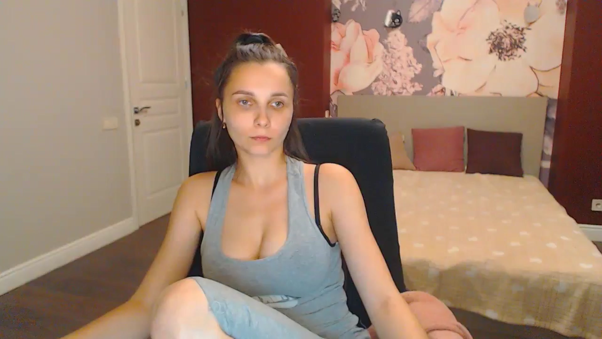 Gallery image thumbnail from Karina_Mils's myfreecams stream on, 07/06/2024, 17:31 image 8 of 20