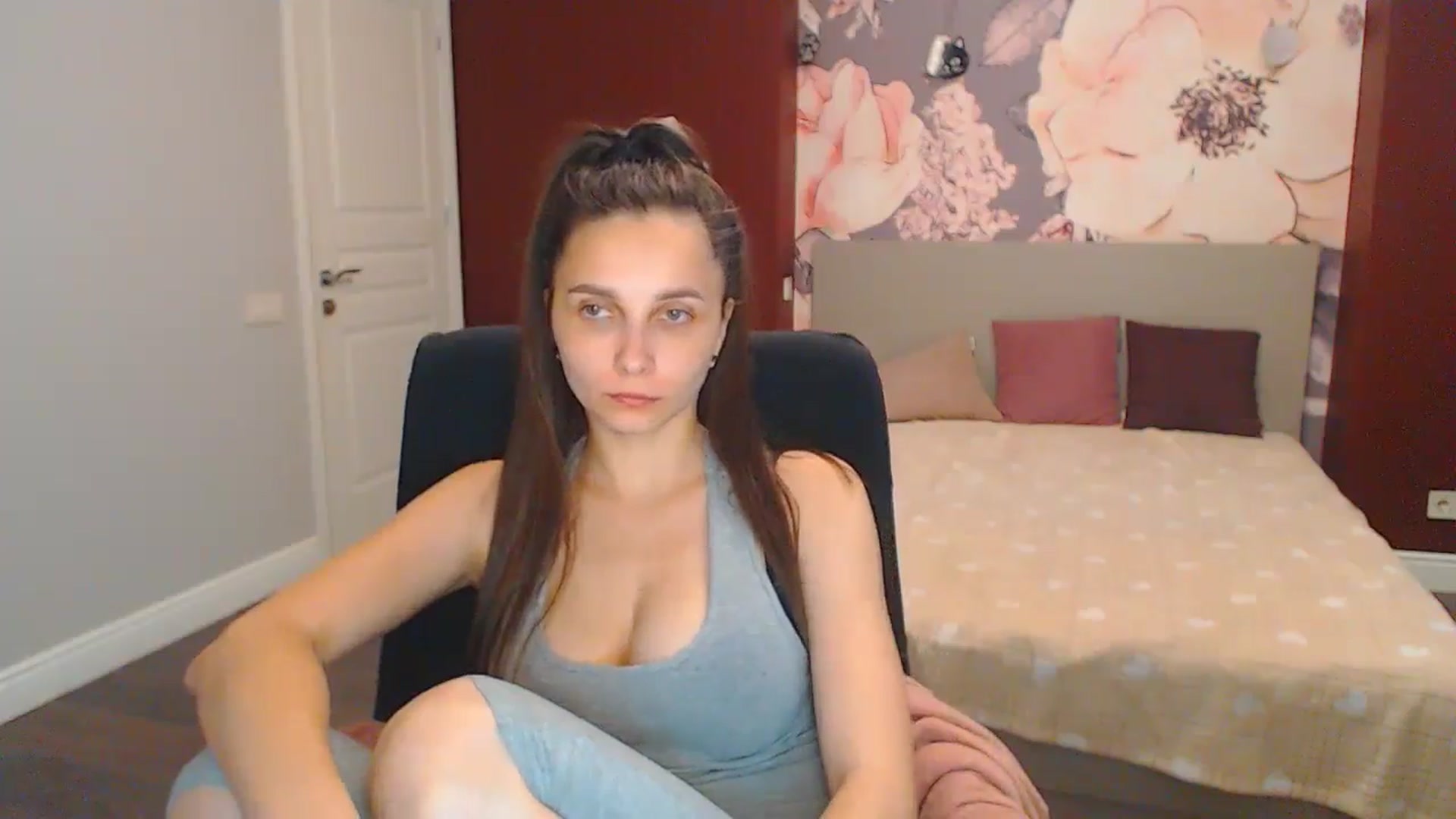 Gallery image thumbnail from Karina_Mils's myfreecams stream on, 07/07/2024, 10:29 image 12 of 20
