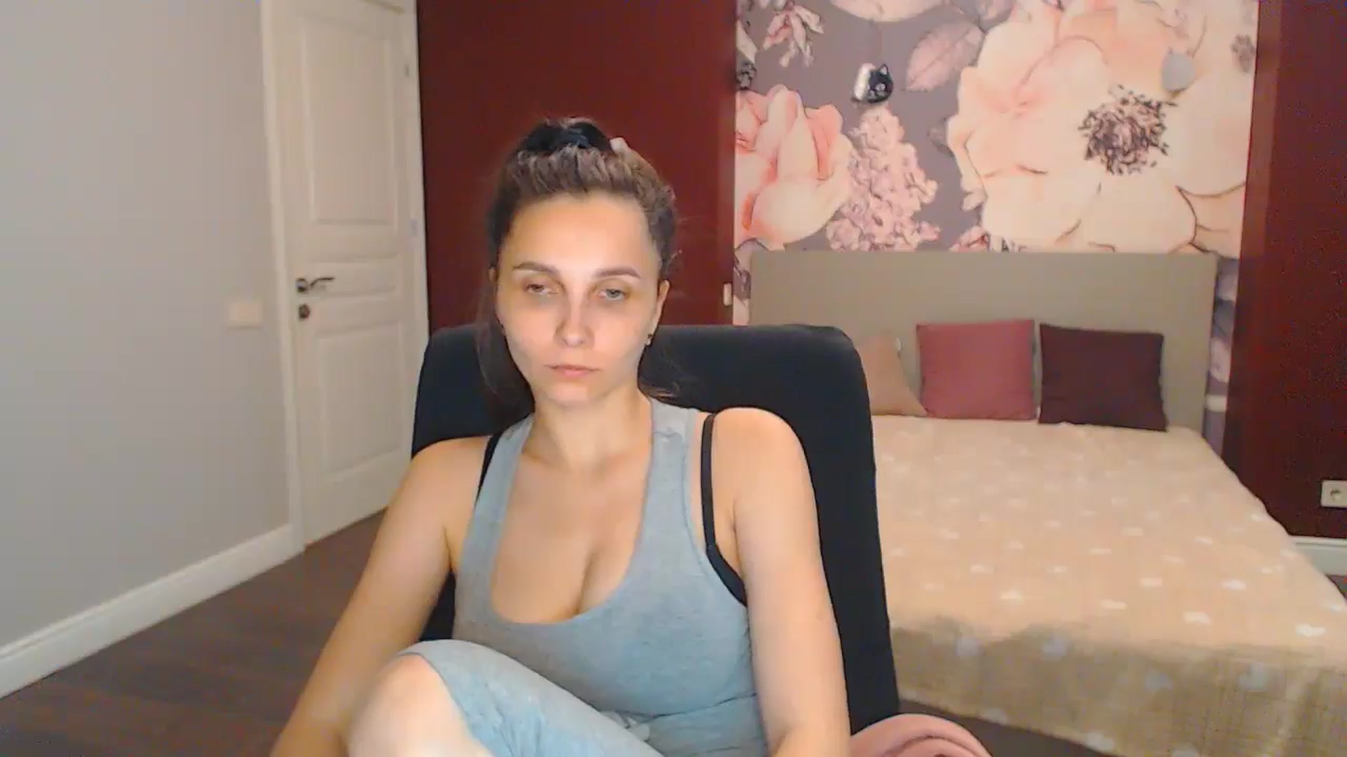 Gallery image thumbnail from Karina_Mils's myfreecams stream on, 07/07/2024, 10:29 image 8 of 20